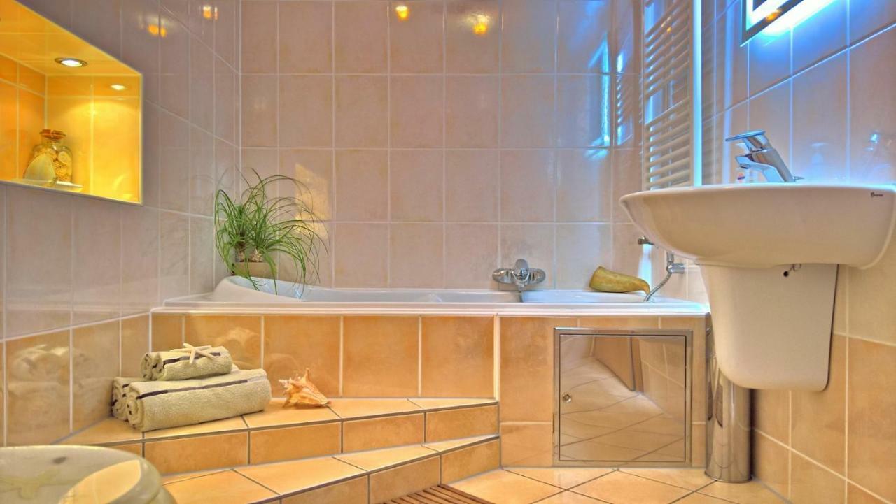 Mucheln Ferienwohnung Markt 7 מראה חיצוני תמונה